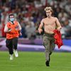 Výtržník ve finále ME 2020 Itálie - Anglie