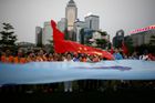 Čína v Hongkongu zasívá politické neshody a podkopává protesty, viní ji sociální sítě