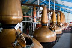 Skotská firma poslala do Číny celý lihovar na whisky, rozložila ho na jednotlivé díly