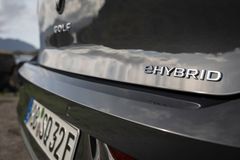 Volkswagen přestane přijímat zakázky na některé hybridy do zásuvky, chybí mu díly