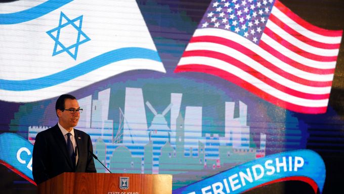 Americký ministr financí Steven Mnuchin na nedělní recepci v Jeruzalémě.