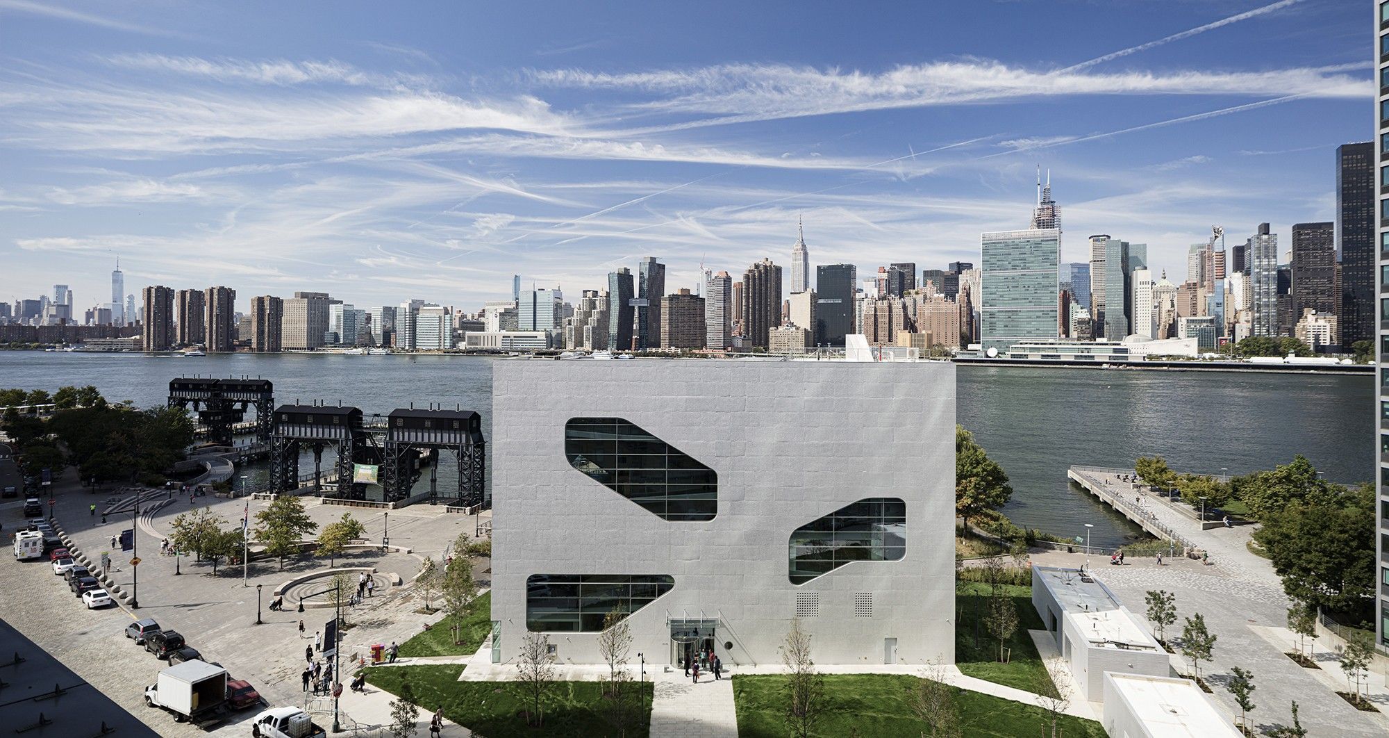 Steven Holl Architects: Hunters Point Library