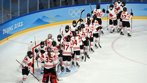 Kanadské hokejisty před zápasem s Ruskem na olympiádě v Pekingu.