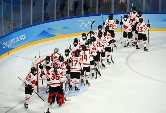 Kanadské hokejisty před zápasem s Ruskem na olympiádě v Pekingu.