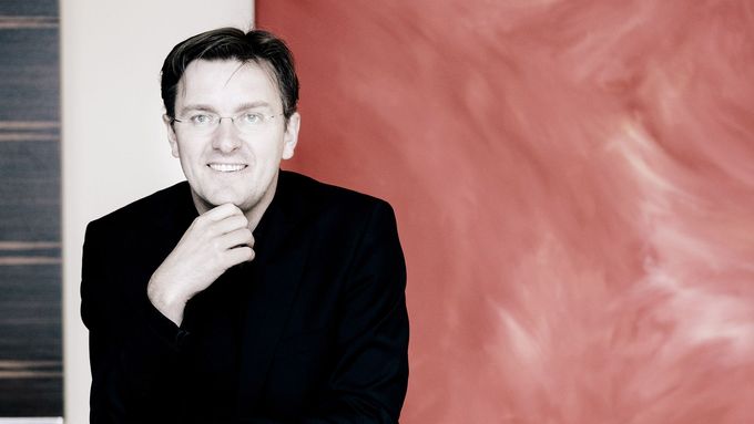 Koncert povede hlavní hostující dirigent České filharmonie Tomáš Netopil.
