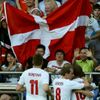 Dánové se radují v utkání Nizozemska s Dánskem v základní skupině B na Euru 2012