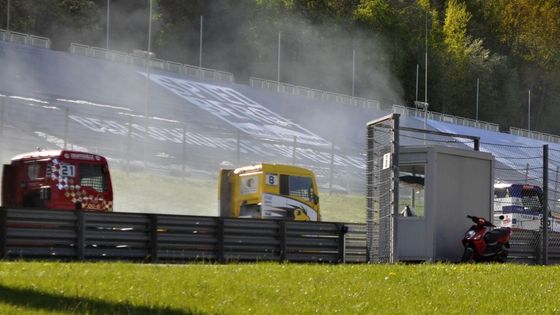 Nahlédněte s námi do zákulisí souboje mohutných tahačů na rakouském Red Bull Ringu, kde o víkendu začal evropský okruhový šampionát.