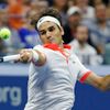 US Open 2015 - Roger Federer v zápase s Johnem Isnerem