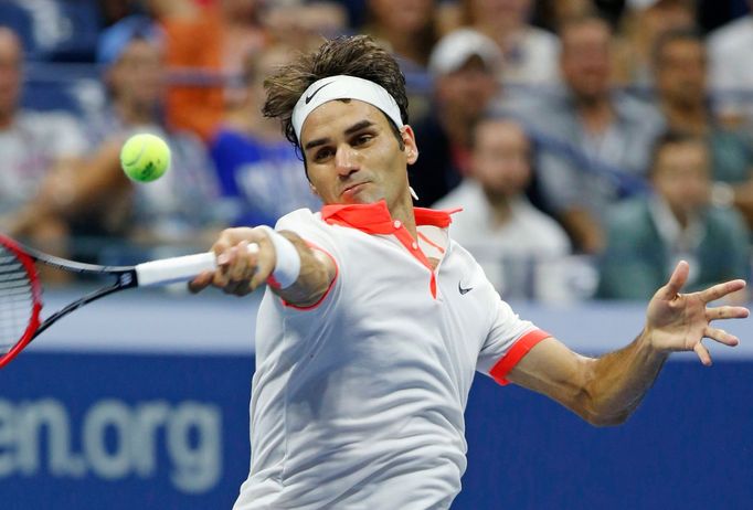 US Open 2015 - Roger Federer v zápase s Johnem Isnerem