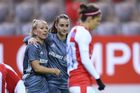 fotbal, Liga mistryň 2018/2019, odveta čtvrtfinále Bayern Mnichov - Slavia, Mandy Islackerová (vlevo) slaví čtvrtý gól