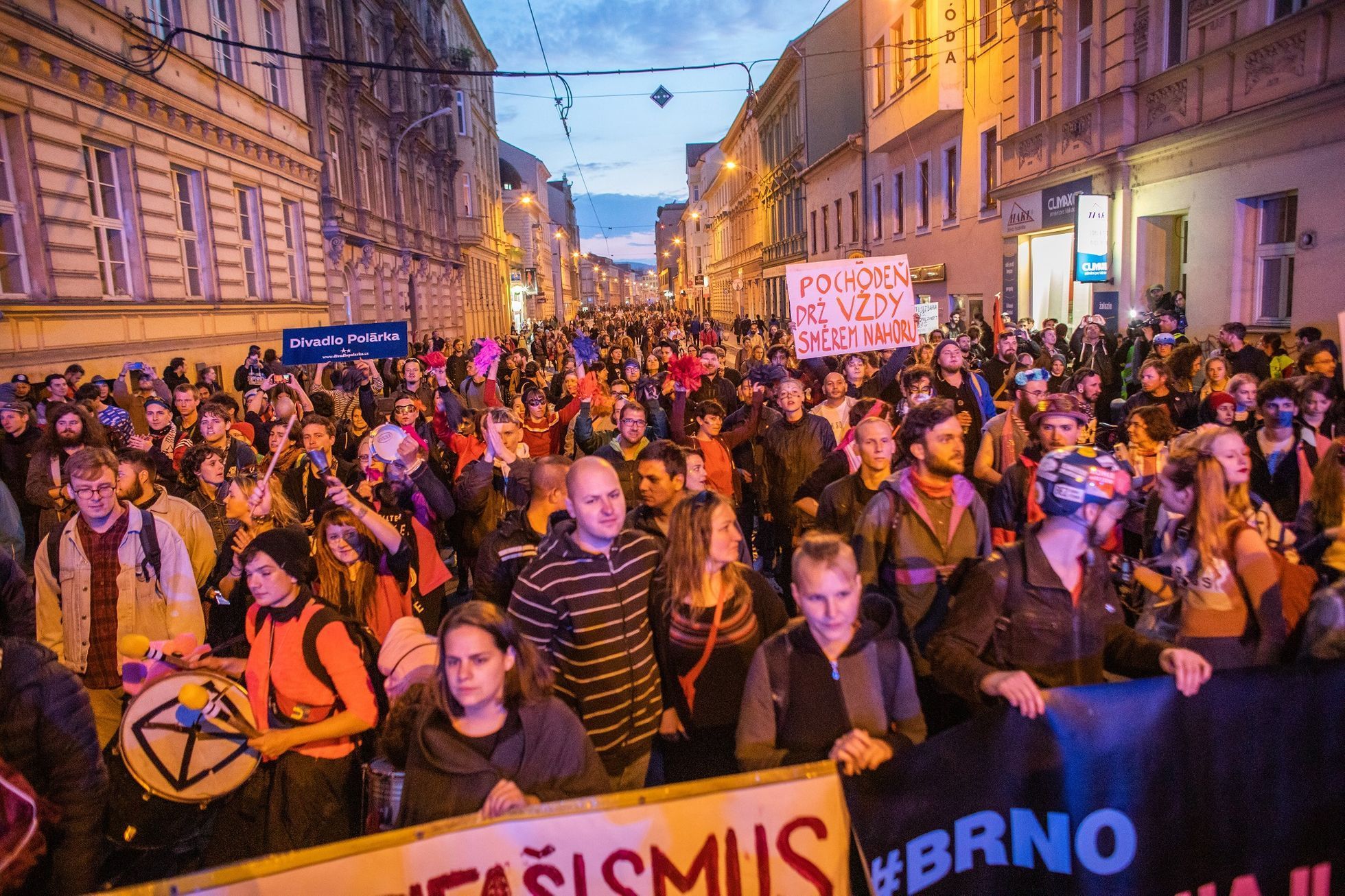 Těžkooděnci policie Brno průvod radikálové