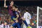 Messi rozhodl v 88. minutě, prvním gratulantem byl navrátilec Fábregas.
