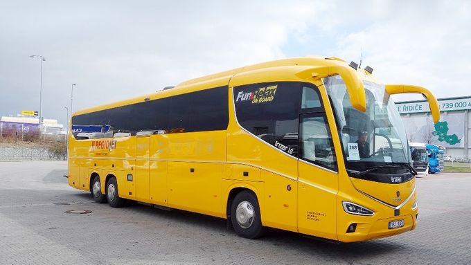Žluté autobusy začínají používat značku Regiojet místo Student Agency.