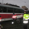 Tramvaj přejela chlapci nohu, nejspíš o ni přijde
