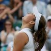 Petra Cetkovská se raduje z vítězství nad Wozniackou (Wimbledon 2013)