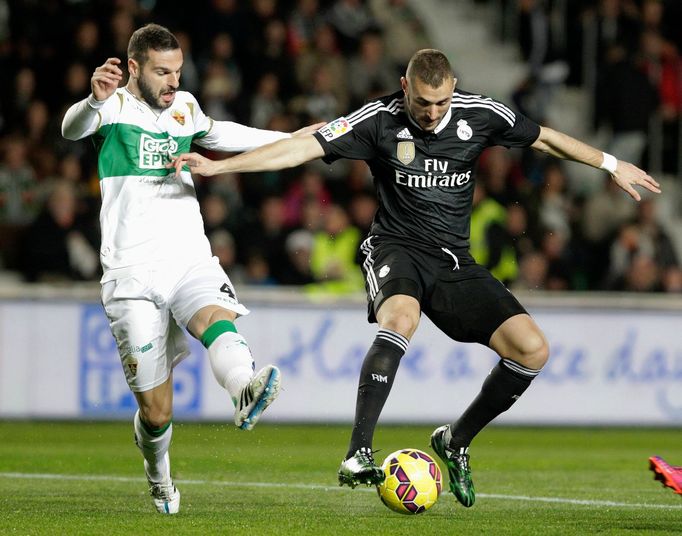 Karim Benzema (Real Madrid) a Lomban (Elche)