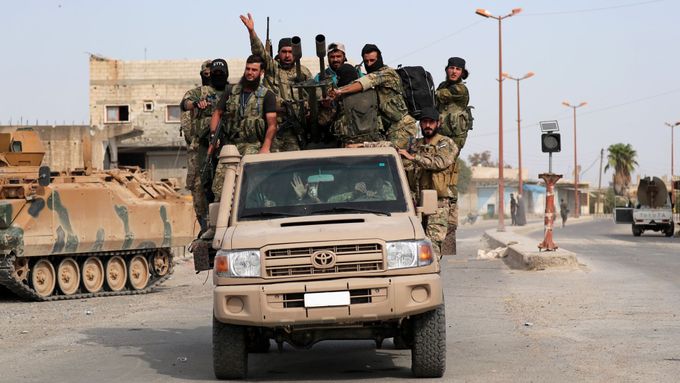 Syrští rebelové z FSA, kteří podporují tureckou armádu.