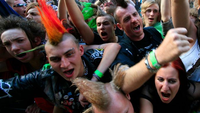 Lidi, co v sobě punk skutečně dokážou mít, to o sobě zpravidla nemají potřebu hulákat v každém rozhovoru. (Ilustrační foto z festivalu ve Svojšicích u Pardubic.)