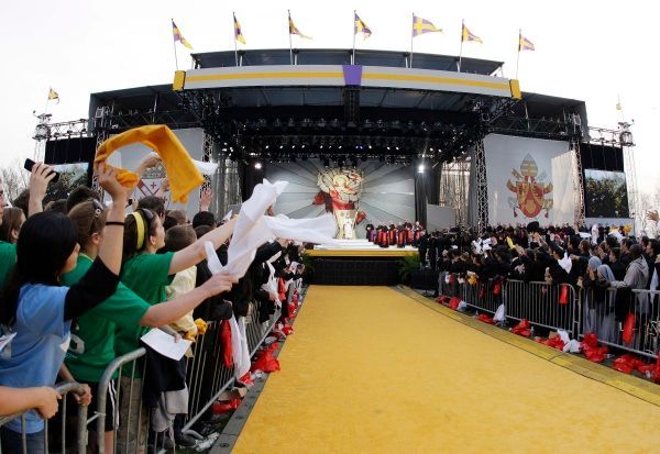 Papež na fotbalovém stadionu