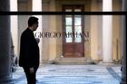 aby se mohli rozloučit s jejím zakladatelem Giorgiem Armanim