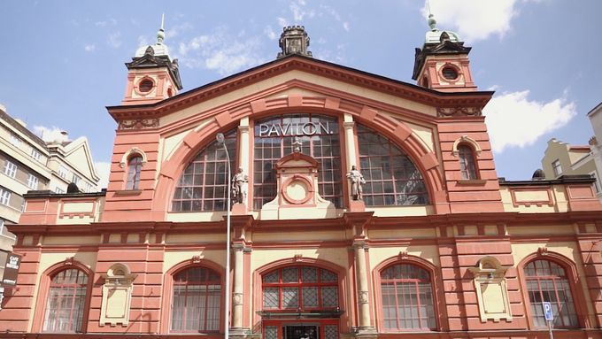 V Praze na přelomu 19. a 20. století vzniklo několik tržnic. Jednou z nich je i Vinohradská tržnice postavená v letech 1903 až 1905.