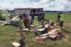 Při leteckém dni na Prachaticku spadla replika historického letadla, pilot zemřel