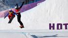 Soči 2014, snowboardcross: (zprava) Eva Samková a Chloe Trespeuchová v semifinále