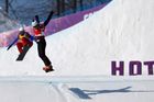 Jako první sáhla v Soči po zlatu Eva Samková ve snowboardcrossu.