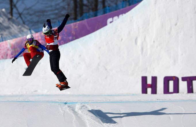 Soči 2014, snowboardcross: (zprava) Eva Samková a Chloe Trespeuchová v semifinále