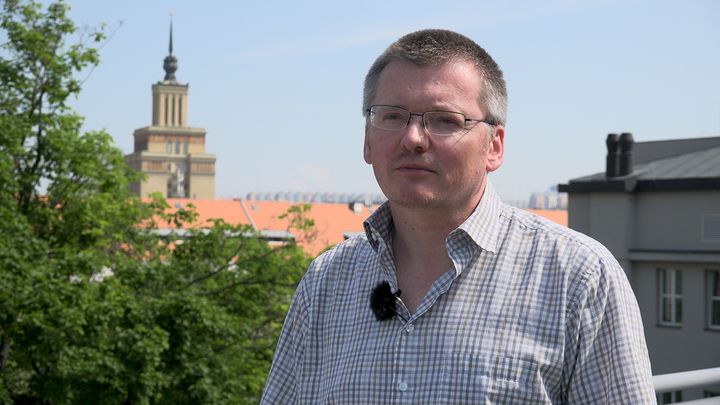 Jsme opravdu z nejhoršího venku? Virolog popisuje nejbližší scénáře covidu-19; Zdroj foto: Aktuálně.cz