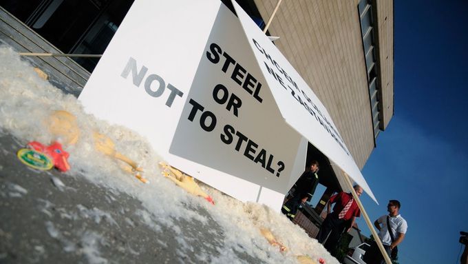 Menšinoví kacionáři bez úspěchu protestovali proti postupům ArcelorMittal.