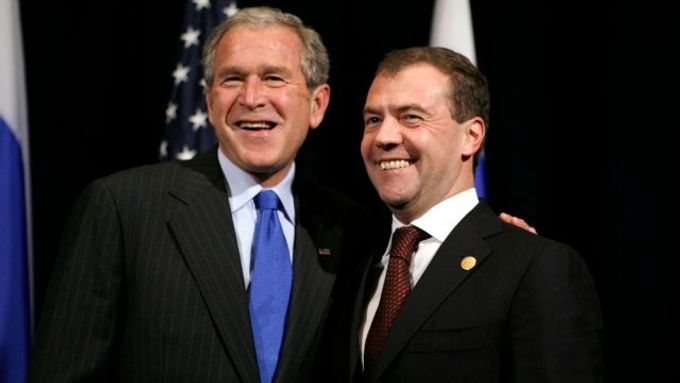 Medveděv a Bush na summitu v Limě