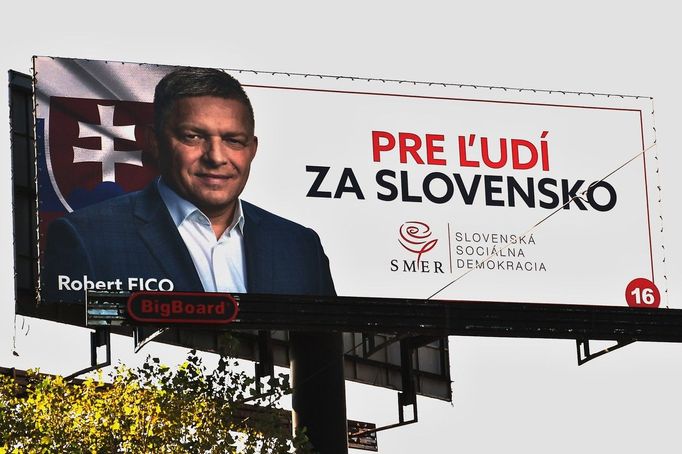 Volební billboard strany Směr expremiéra Roberta Fica na příjezdu do Bratislavy