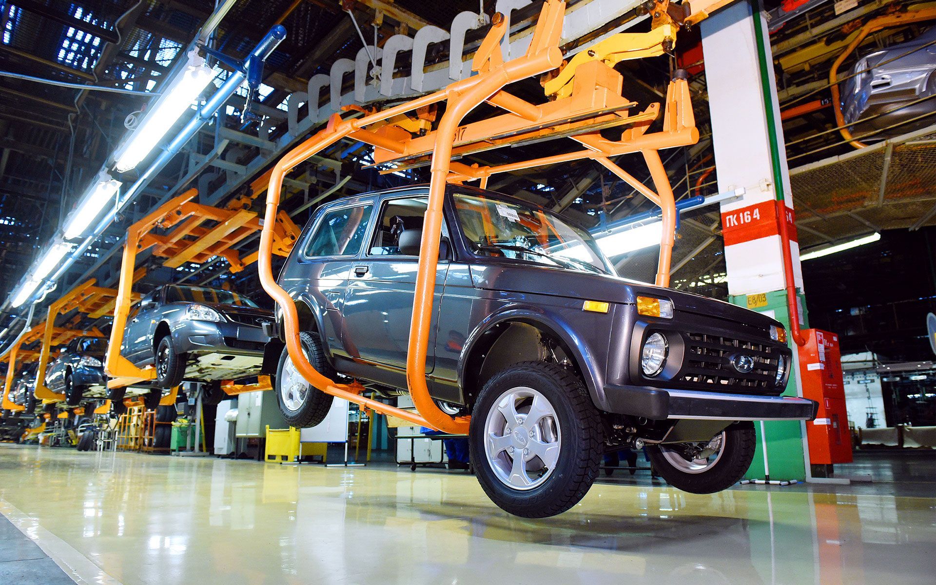 Автопром. ВАЗ 2121 Нива завод. АВТОВАЗ 2121 Нива конвейер. Новая Lada Niva Legend. Российский автопром будущего.