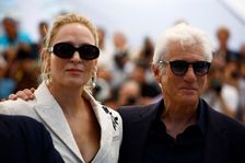 Do Cannes přijeli Uma Thurman s Richardem Gerem. Uvedli film o režisérovi, který lhal