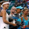Australian Open 2017, finále čtyřhry Ž: Lucie Šafářová a Bethanie Mattek-Sandsová a poražené Andrea Hlaváčková, Pcheng Šuaj