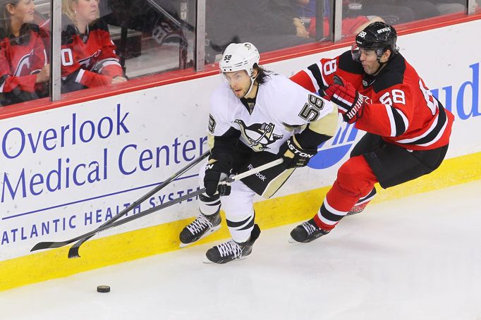 New Jersey Devils - Pittsburgh Penguins: Jaromír Jágr v akci