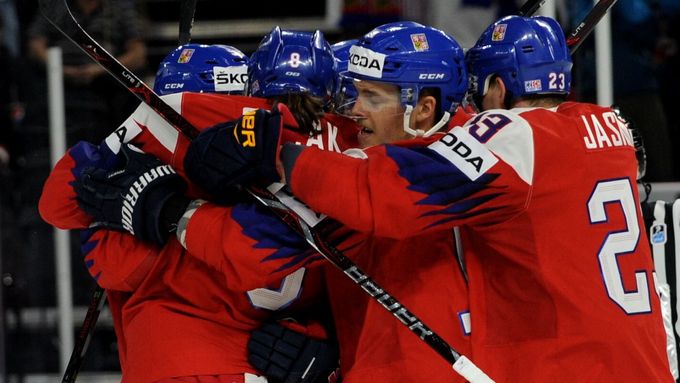 Hokejisté slaví triumf nad Švýcary