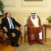 Egyptský prezident Abdal Fattáh Sísí, saúdskoarabský král Salmán ibn Abdal Azíz Saúd a jemenský prezident a Abdar Rabbú Mansúr Hádí v Šarm aš-Šajchu.