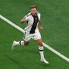 Niclas Füllkrug slaví gól v zápase MS 2022 Španělsko - Německo