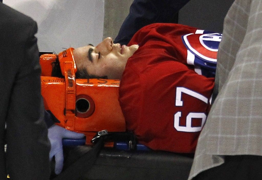 Zdeno Chára srazil u mantinelu Maxe Paciorettyho