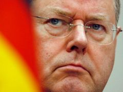 Zavedení rodičovského příplatku ostře napadl kandidát SPD na úřad kancléře Steinbrück.
