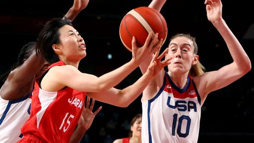 Ve finále ženského basketbalového turnaje na LOH 2020 hrají favorizované Američanky proti domácím Japonkám.