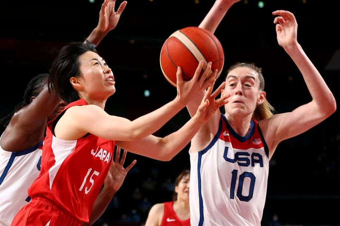 Ve finále ženského basketbalového turnaje na LOH 2020 hrají favorizované Američanky proti domácím Japonkám.