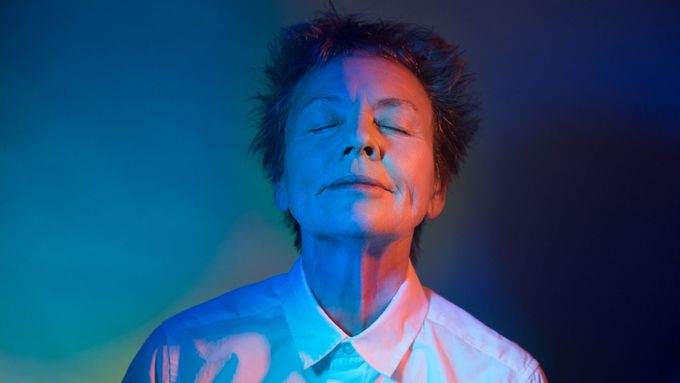 Amelia je další signál, že v sedmasedmdesáti lze od Laurie Anderson stále mít očekávání.