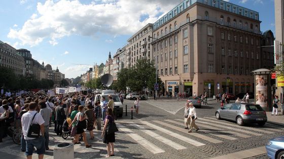 Lidé protestovali proti bourání domu na Václavském náměstí