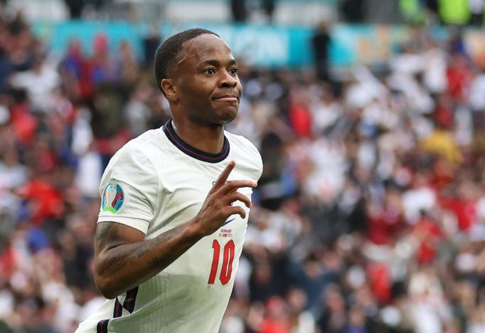 Raheem Sterling slaví gól v osmifinále Anglie - Německo na ME 2020