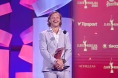Neohrožený král opět zvítězil. Pastrňák ovládl poosmé anketu Zlatá hokejka