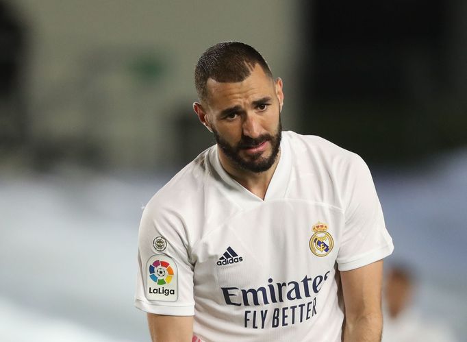 Zklamaný Karim Benzema v zápase Realu proti Seville.