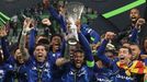 Fotbalisté Chelsea oslavují triumf v Konferenční lize.